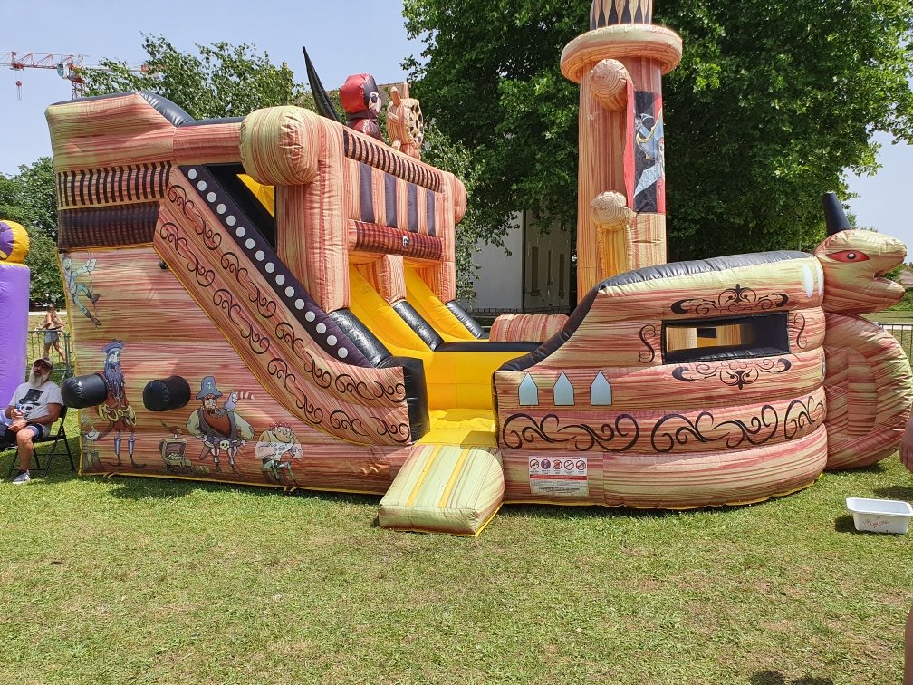 Bateau pirate gonflable